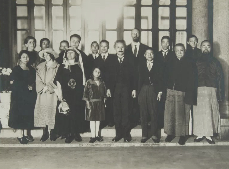Presentation photography commemorating the visit of Albert Einstein (centre front) to the garden of Wang Zhen, the second figure from the right in the front row.