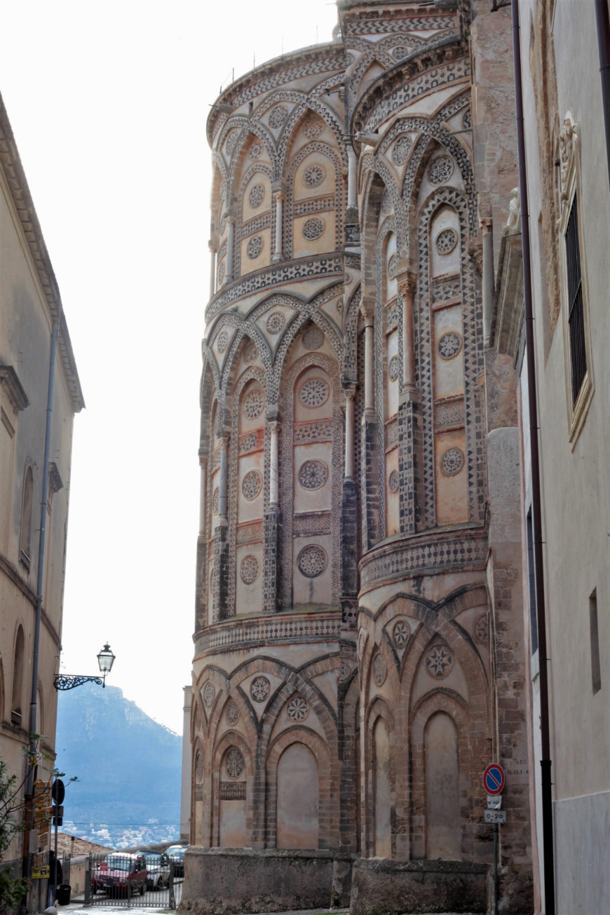 Bichromatic inlaid decoration, Monreale Cathedral exterior, 1174 (photo: Ariel Fein, CC BY-NC-SA 2.0)