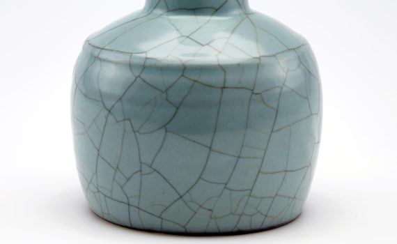 Guan ware long-necked vase