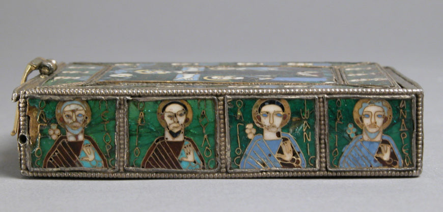 The Fieschi Morgan Staurotheke, early 9th century, Byzantine, made in Constantinople (?), gilded silver, gold, enamel worked in cloisonné, and niello, 2.7 x 10.3 x 7.1 cm (<a href="https://www.metmuseum.org/art/collection/search/472562">The Metropolitan Museum of Art</a>)