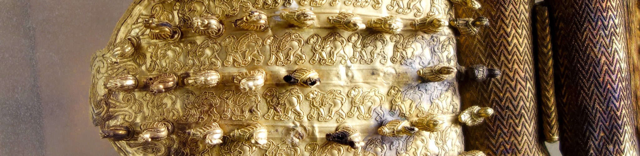 Detail. Parade Fibula (rear chamber, Regolini-Galassi Tomb, Cerveteri), 670–650 B.C.E., gold, 29.2 cm long Museo Gregoriano Etrusco, Musei Vaticani)