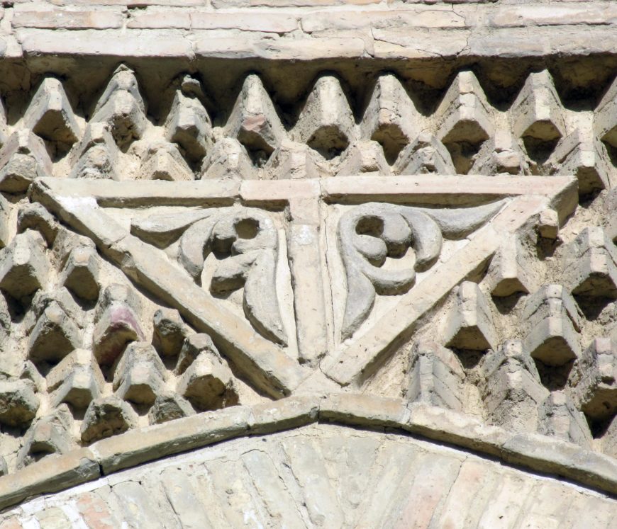 Triangular motif above the portal, Mausoleum (detail), late 9th–early 10th century, Samanid Dynasty, Bukhara, Uzbekistan (photo: William E. Macaulay)