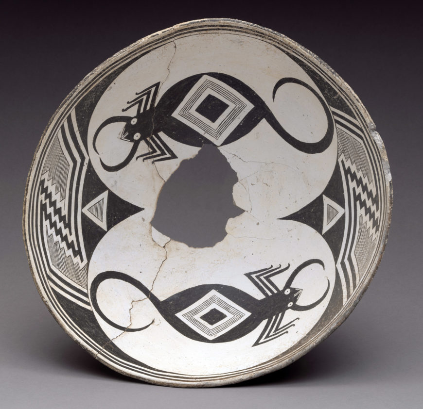 Bowl with scorpions, c. 950–1150 C.E., Mogollon (Mimbres), ceramic and pigment, 14.9 cm high, 34.6 cm in diameter (The Metropolitan Museum of Art)