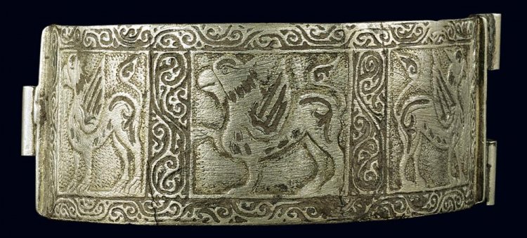 Silver bracelet with decorated with griffin motif in repoussé and niello, 11th c., diam. 6 cm (photo: © <a href="https://www.benaki.org/index.php?option=com_collectionitems&view=collectionitem&Itemid=540&id=108163&lang=en">Benaki Museum</a>)