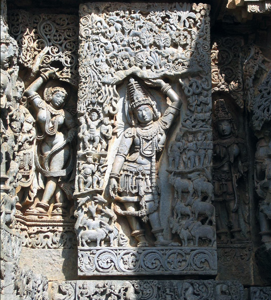 Krishna lifting Mt. Govardhan, probably 1108-1142 (Hoysala Dynasty), Hoysaleśvara Temple, Halebīd, Karnataka, India (photo: Vinayaraj, CC BY-SA 3.0)