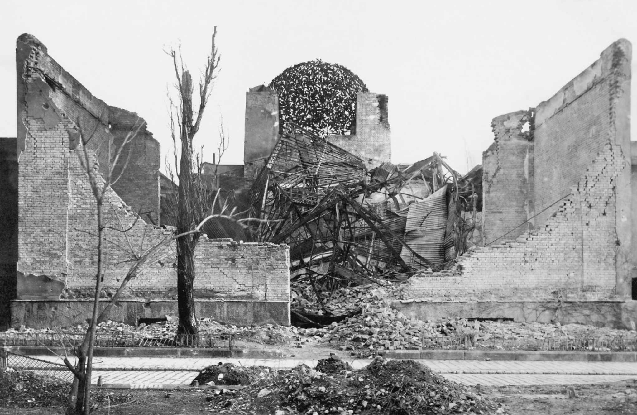 Secession Building damage from Allied bombing and being set on fire by retreating German troops, 1945 (Secession Archives)