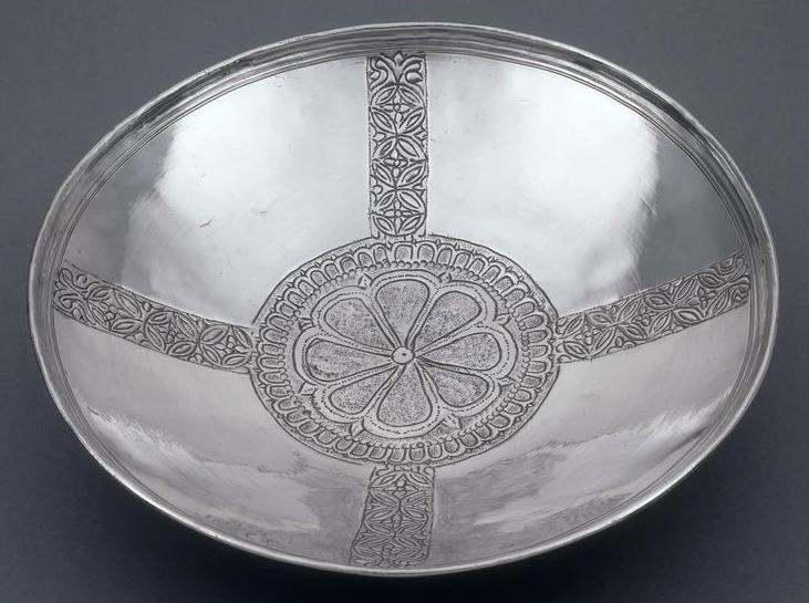 Bowl excavated at Sutton Hoo, Early Byzantine, 6th–early 7th century, silver, 21.5 cm diameter <a href="https://www.britishmuseum.org/collection/object/H_1939-1010-80">The British Museum</a>, CC BY-NC-SA 4.0)