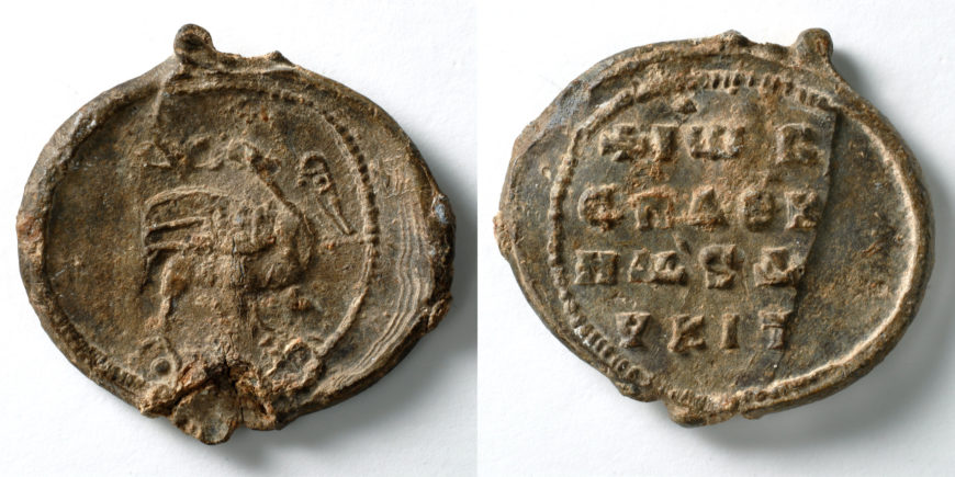 Seal of John imperial <em>spatharokandidatos</em> and <em>dioiketes</em> depicting the <em>feng huang</em> bird, 10th century, lead, diam. 2.4 cm (© <a href="https://www.doaks.org/resources/seals/byzantine-seals/BZS.1958.106.5350/view">Dumbarton Oaks</a>)