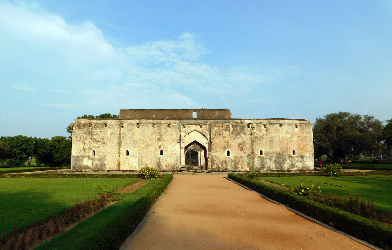 "Queen's Bath, the city of Vijayanagara (photo: Jaisuvyas, CC BY-SA 4.0)
