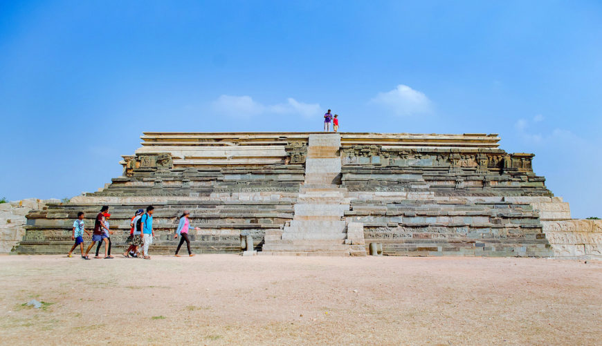 Royal platform, the city of Vijayanagara (photo: Vipulvaibhav5, CC BY-SA 4.0)