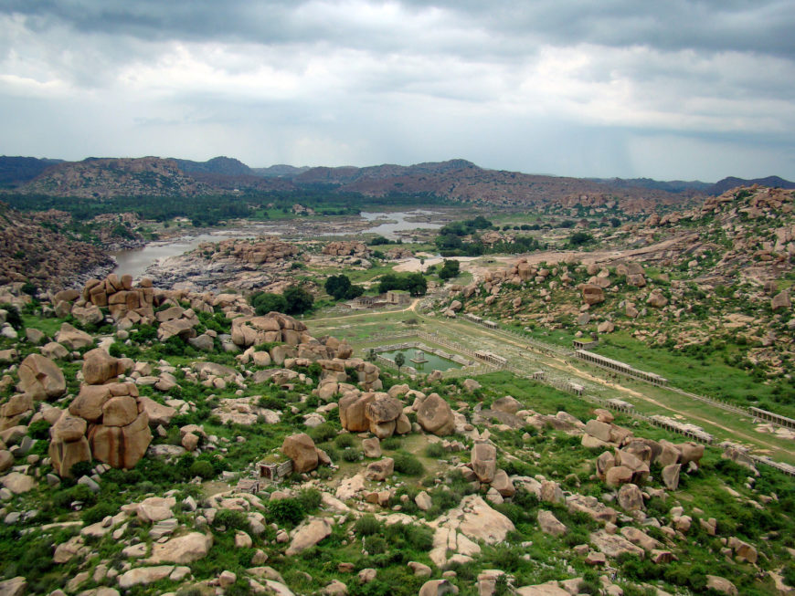 The ruins of Vijaynagar empire in the boulder strewn landscape of Hampi (photo: Ksuryawanshi, CC BY-SA 3.0)