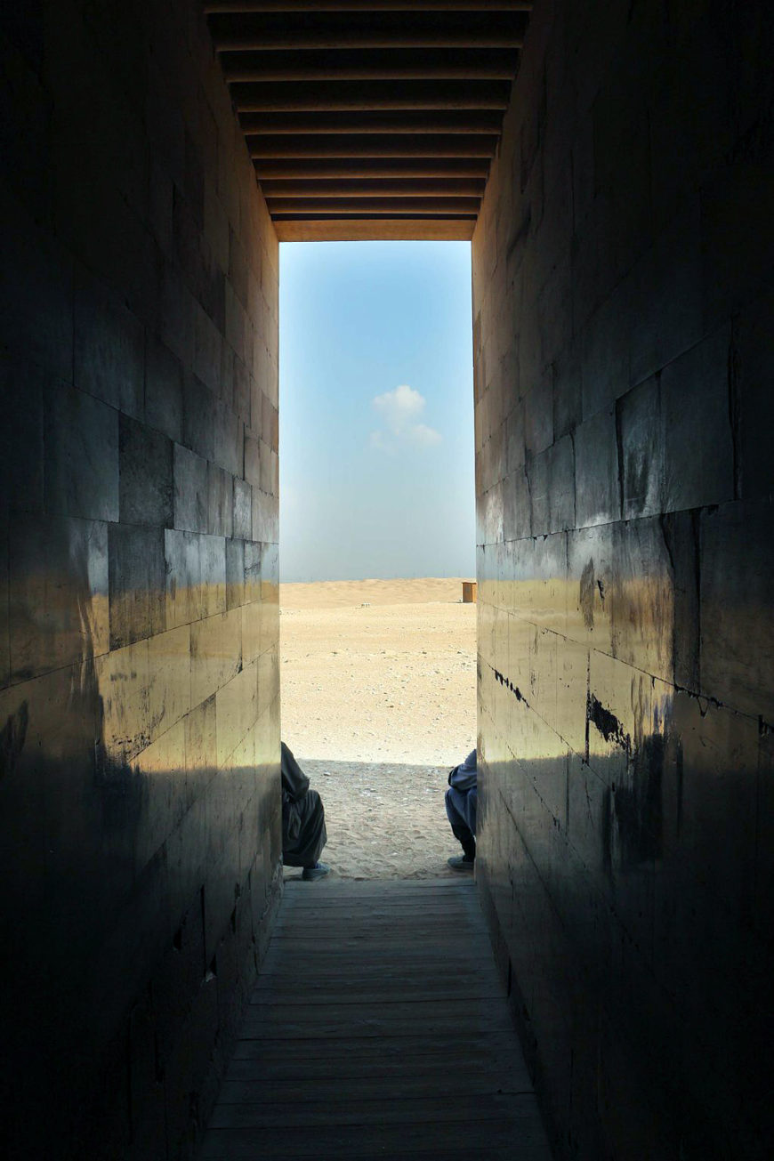 Looking out of the entrance gate, Saqqara (photo: Sailko, CC BY 3.0)