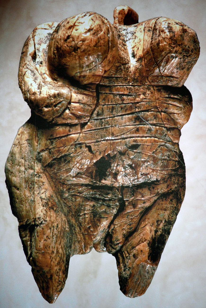 Female Figure of Hohlefels, Paleolithic period, (photo: Ramessos, CC BY-SA 3.0)