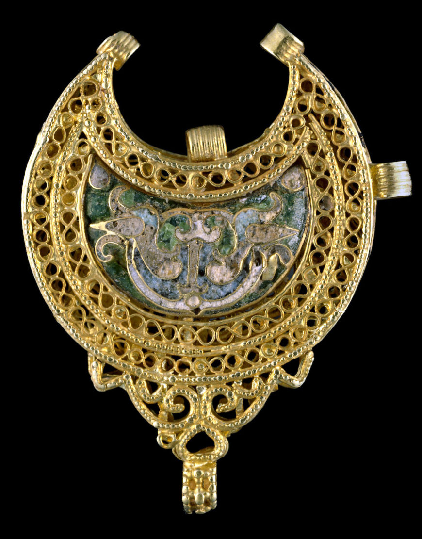 Pendant, 11th century, Fatimid dynasty, gold with inset enamel decoration, 3 x 2.5 cm (© Trustees of the British Museum)