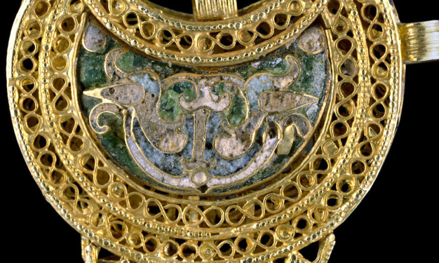 Pendant, 11th century, Fatimid dynasty, gold with inset enamel decoration, 3 x 2.5 cm (© Trustees of the British Museum)