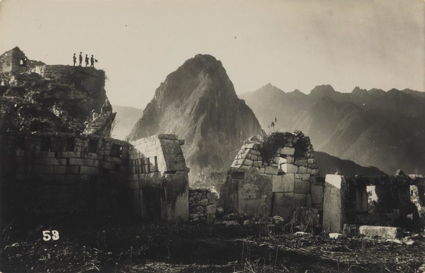 Fig. 6 — Martín Chambi, Machu Picchu, Cuzco, 1928. Gelatin silver print. Museo de Arte de Lima. Donación Natalia Majluf y Ricardo Kusunoki Rodríguez.