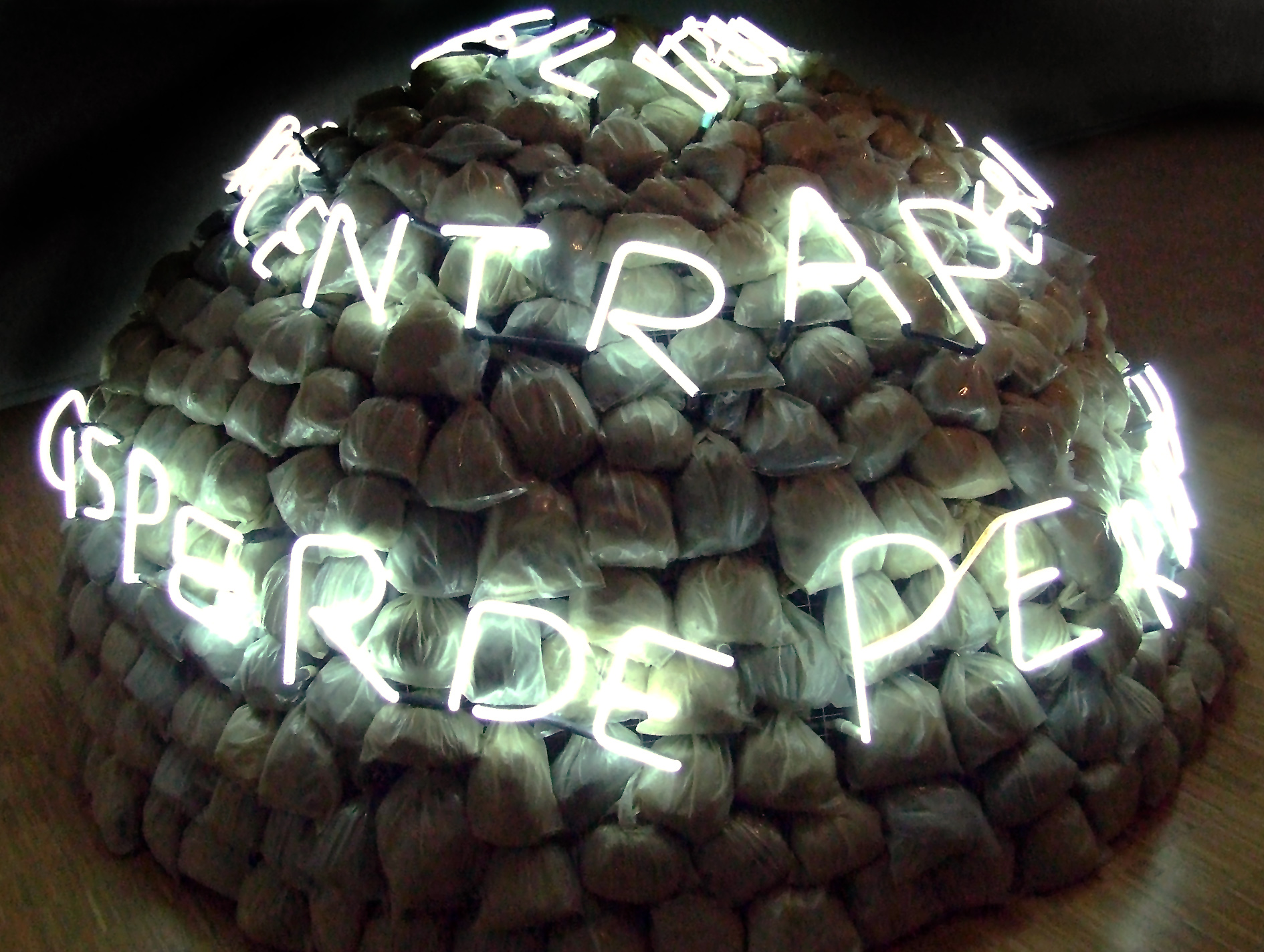 Mario Merz, Igloo di Giap (Giap’s Igloo), 1968, metal structure, wire mesh, bags of clay soil, neon, batteries, accumulators, 120 x 200 cm (Centre Georges Pompidou, Paris