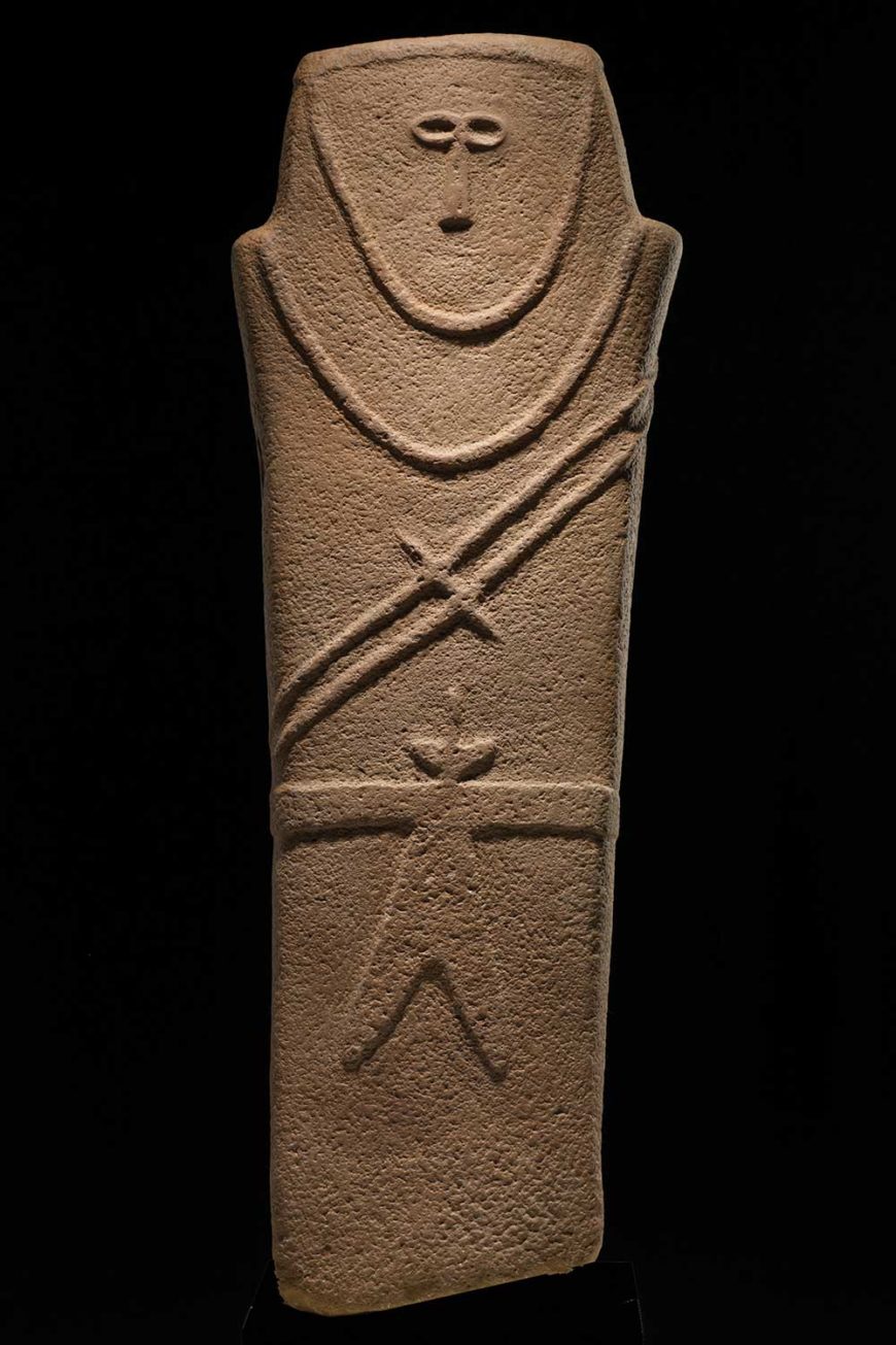 Anthropomorphic stele, 4th millennium B.C.E. (4000–3000 B.C.E., El-Maakir-Qaryat al-kaafa near Ha'il, Saudi Arabia), sandstone, 92 x 21 cm (National Museum, Riyadh)