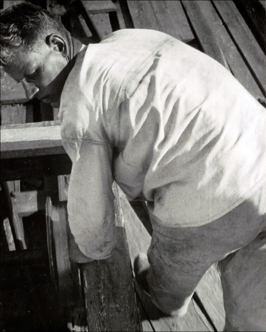Aleksandr Rodchenko, Sawmill Worker, 1930, gelatin silver print (MoMA)