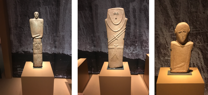 Three anthropomorphic stelae dating to the 4th millennium B.C.E. found in northwest Saudi Arabia, near Ha’il and in Tayma (photos: DiverseMentality, CC BY-SA 2.0)