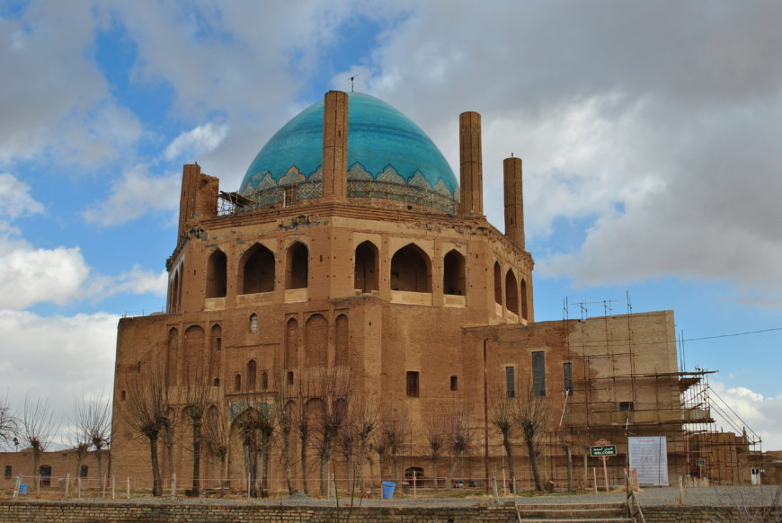 Mausoleum of Il-khan Öljeitü, Soltaniyeh Iran, 1302-12 (photo: Zenith210, CC BY-SA 3.0)