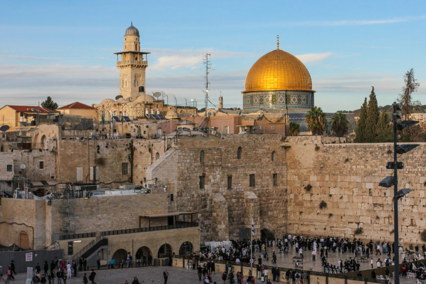 Western Wall (on the right) with the Dome of the Rock in background, Jerusalem (photo: saki, CC BY-SA 2.0)