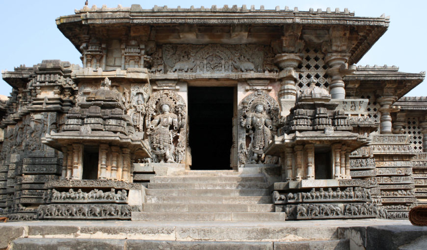 Southern entrance into the Hoysaleshvara temple