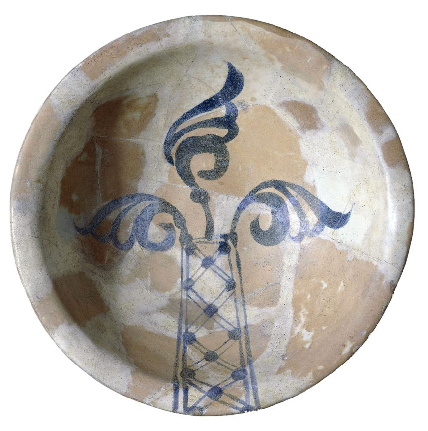 Bowl, 9th-10th century, Abbasid caliphate, tin-glazed earthenware with designs painted in cobalt-blue, Iraq, 21.5 cm diameter (© Trustees of the British Museum)