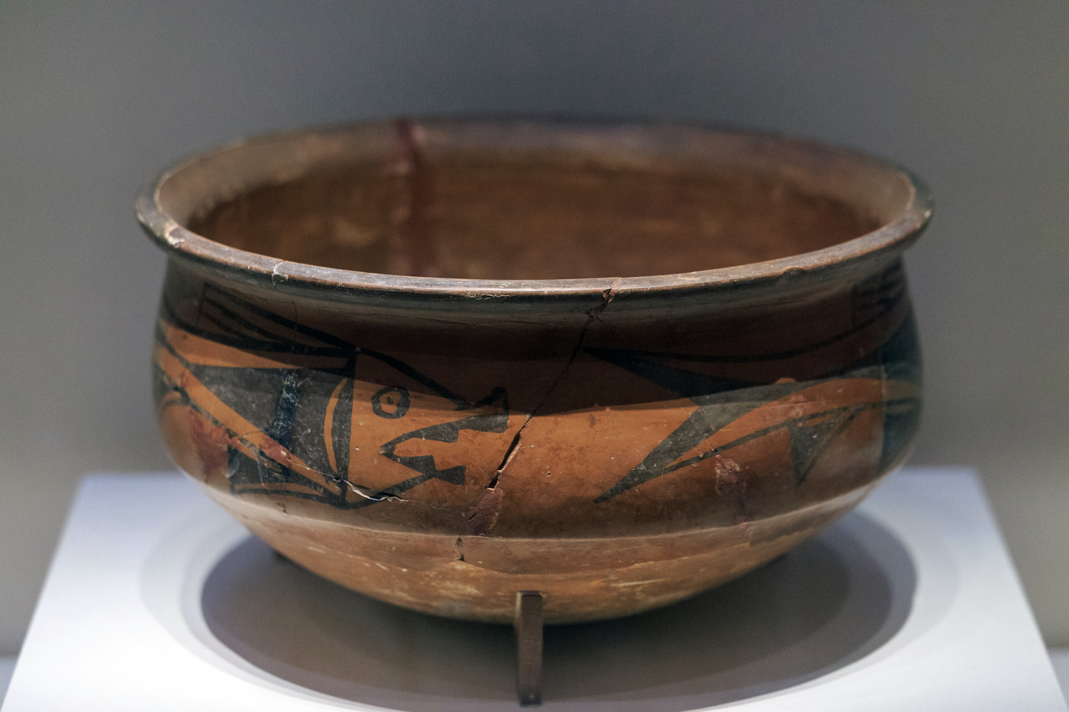 Pot with fish designs, Yangshao culture, Neolithic period, from Banpo, China (National Museum of China; photo: Zhangzhugang, CC BY-SA 3.0)