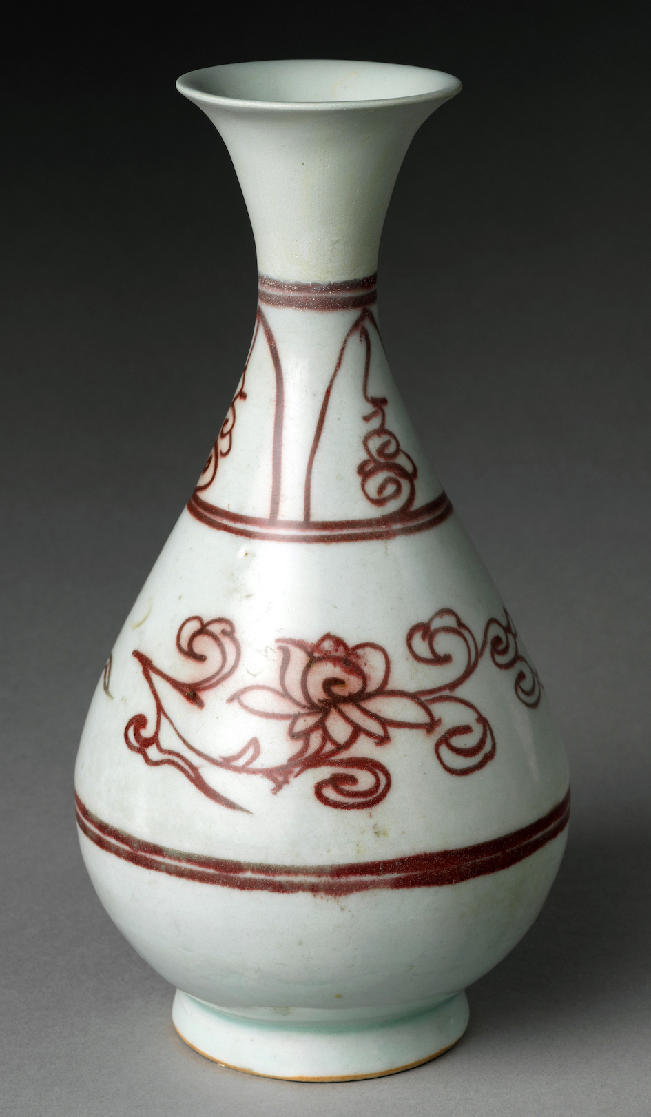 Bottle with Peonies, mid-14th century (Yuan dynasty), porcelain painted with copper red under transparent glaze (Jingdezhen ware), 24.1 x 12.4 cm (The Metropolitan Museum of Art)