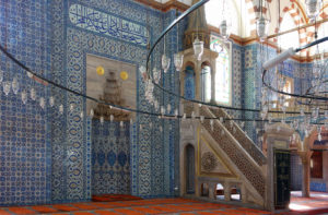 Mimar Sinan, mihrab and minbar, Rüstem Paşa Mosque, Istanbul, 1561–63 (photo: Steven Zucker, CC BY-NC-SA 2.0)