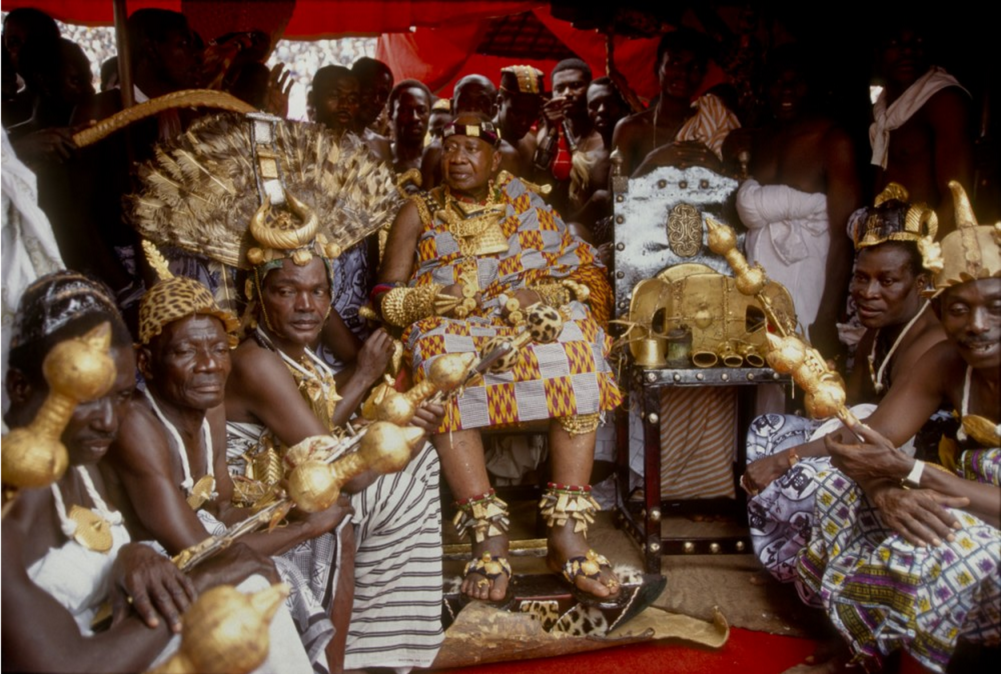 Otumfuo Opuko Ware II, Asantehene, Asante peoples, Ghana (photo: © Frank Fournier, 1995)