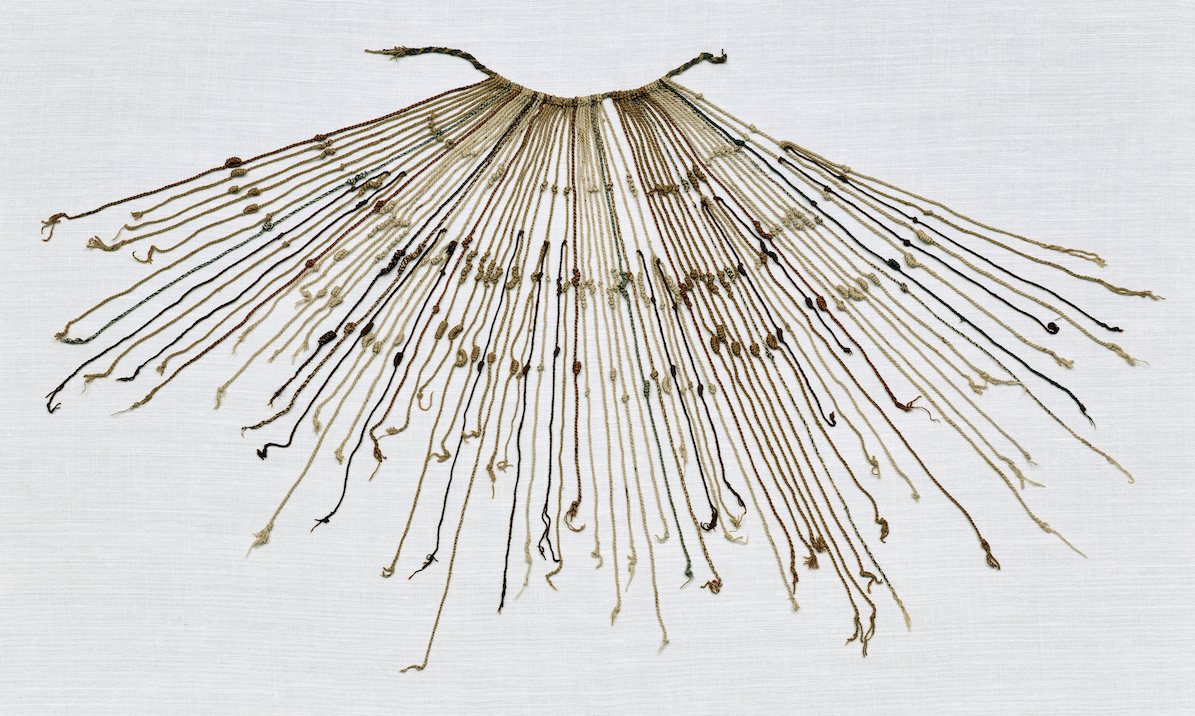 Khipu (quipu) fragment with subsidiary cords, Inka, 1400–1570, cotton and indigo dye, 66.04 × 101.28 × 1.91 cm (Dallas Museum of Art)