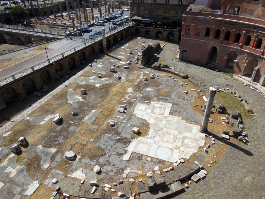View from the Markets of Trajan of the remains of the eastern exedra and the eastern portico of the main square of the Forum of Trajan, looking toward the Basilica Ulpia (in the upper left) (photo: MM, CC BY-SA 3.0)