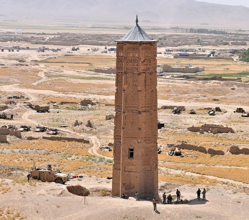 Minaret constructed near Royal Palace of Mas'ud III of Ghazni, 12th century, Afghanistan (photo: R Prazeres, public domain)