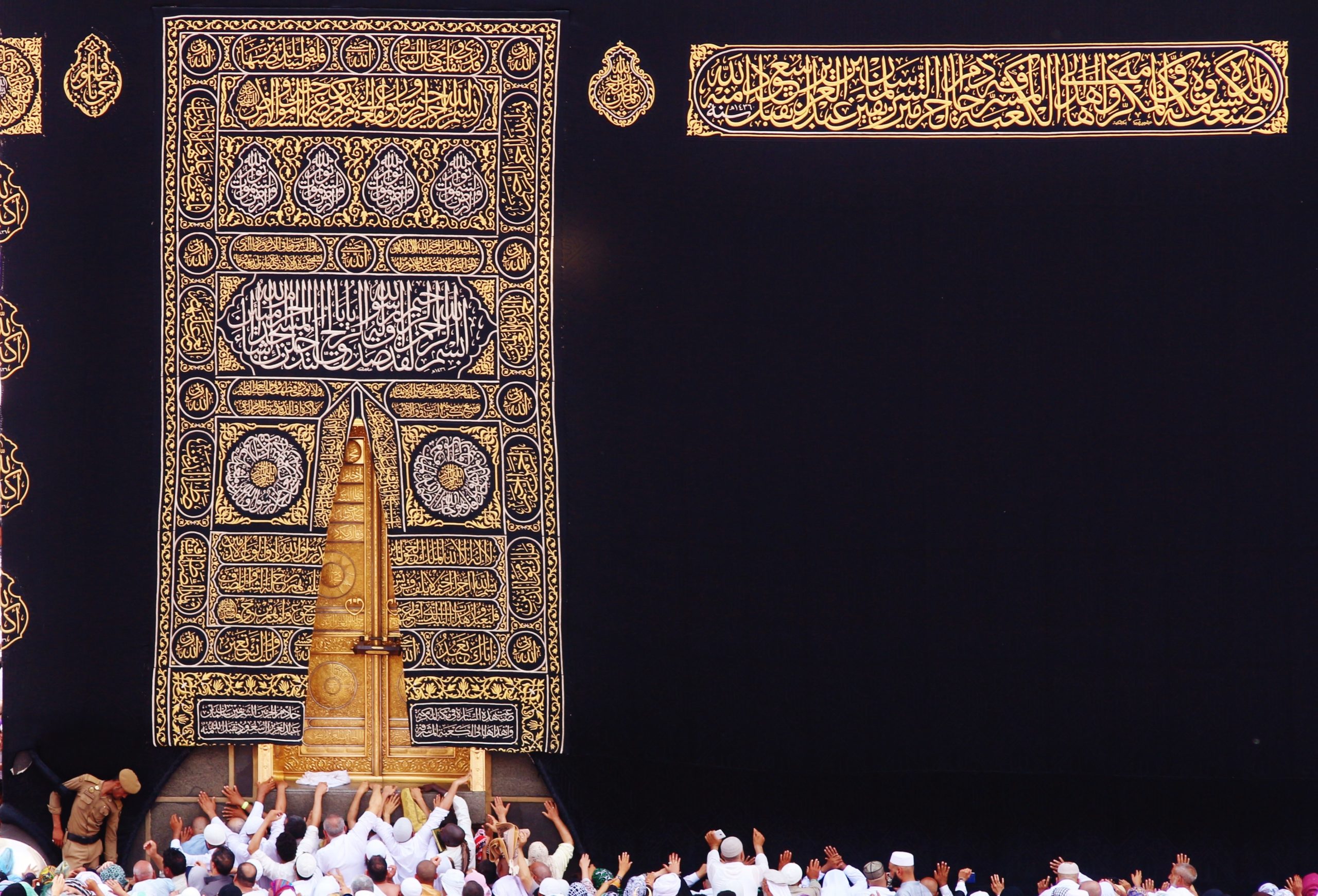 Kiswa of the Kaaba at the golden door, 2016 (photo: Abdullah Shakoor, CC0 1.0)