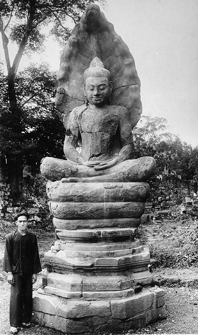 The Bayon Buddha (cliché EFEO, fonds Cambodge INVLU6112) 