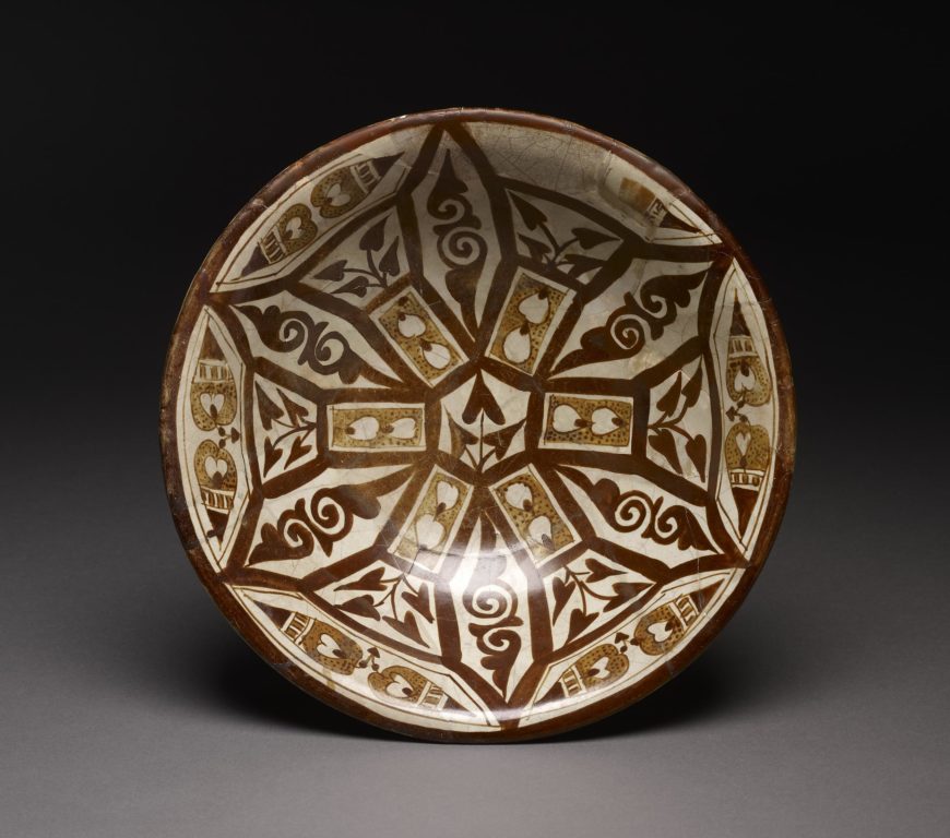 Bowl, c. 9th century, Basra, Abbasid Caliphate (© The Trustees of the British Museum, London)