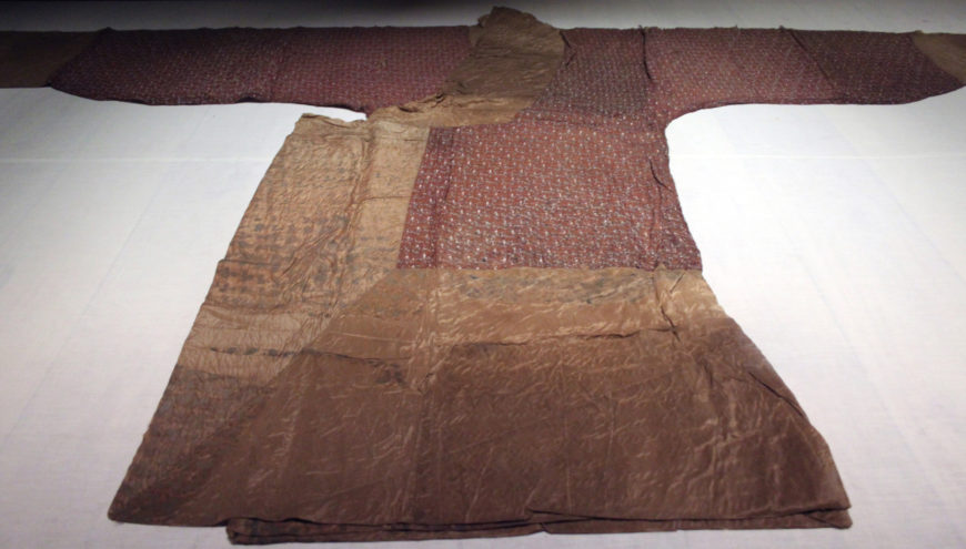 Bottom: Silk robe, Tomb 1 at Mawangdui, Changsha, Hunan Province, 2nd century B.C.E, silk (Photo by Gary Todd).