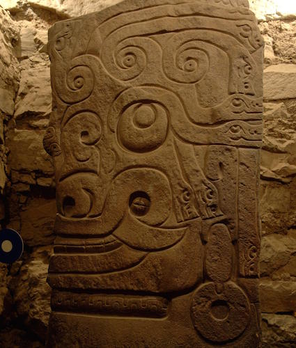 Detail of carving, Lanzón Stela, Building B, Chavín de Huántar (photo: Cyark, CC BY-SA 3.0)