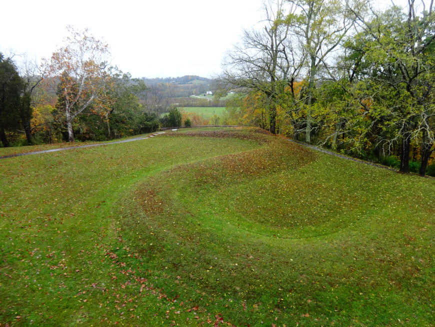 View of the Great Serpent Mound, 1070(?), Adams County, Ohio (photo: VasenkaPhotography, CC BY 2.0)