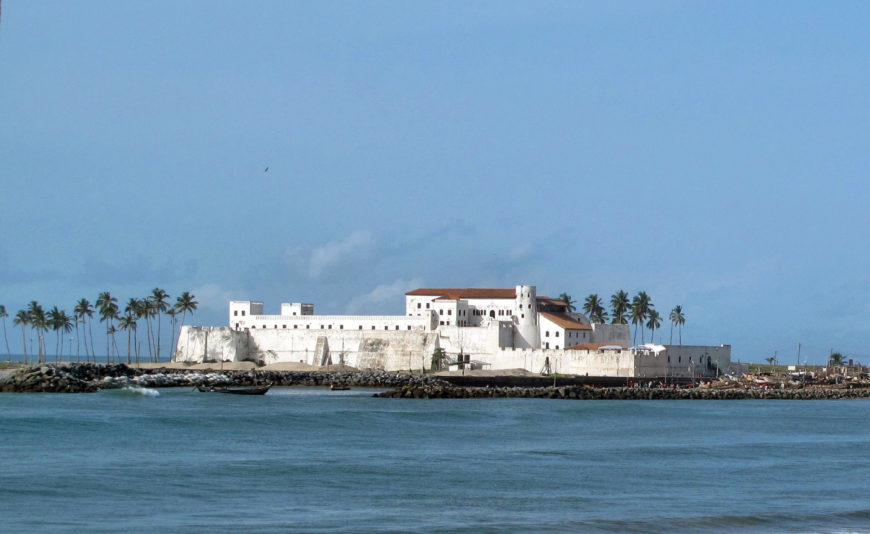 View of the Fort São Jorge da Mina. Before the Fort the Benya River issues into the Gulf of Guinea (photo: Francisco Anzola, CC BY 2.0)