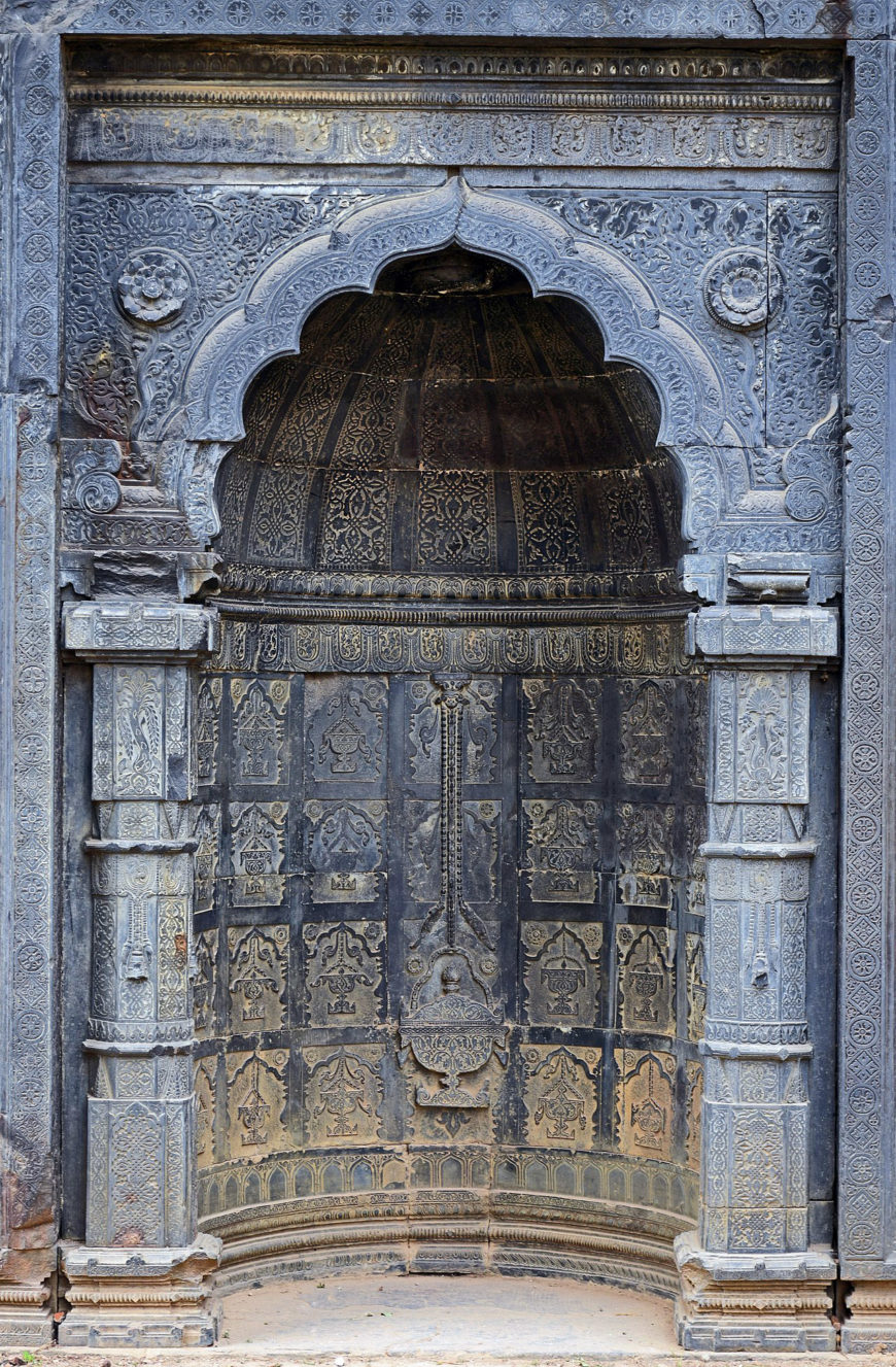 Mihrab, Adina Mosque, commissioned 1373, Pandua, India (photo: Amitabha Gupta, CC BY 4.0)
