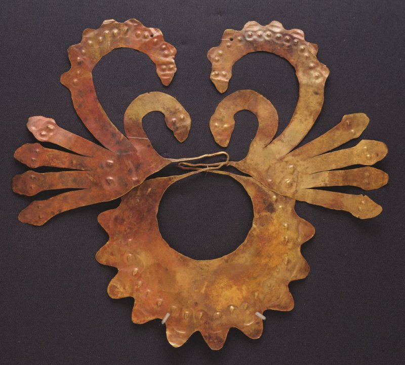 Nasca mouthmask, 300–700 C.E., gold with cinnabar, Peru (de Young Museum, San Francisco)