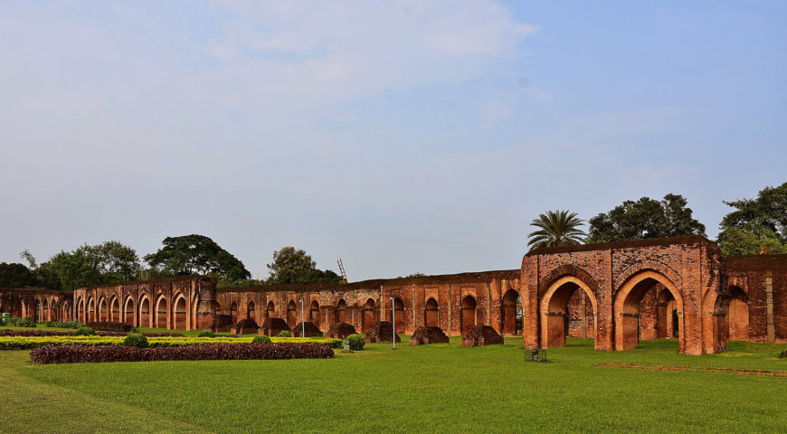 Adina Mosque, commissioned 1373, Pandua, India (photo: Ajit Kumar Majhi, CC BY-SA 4.0)