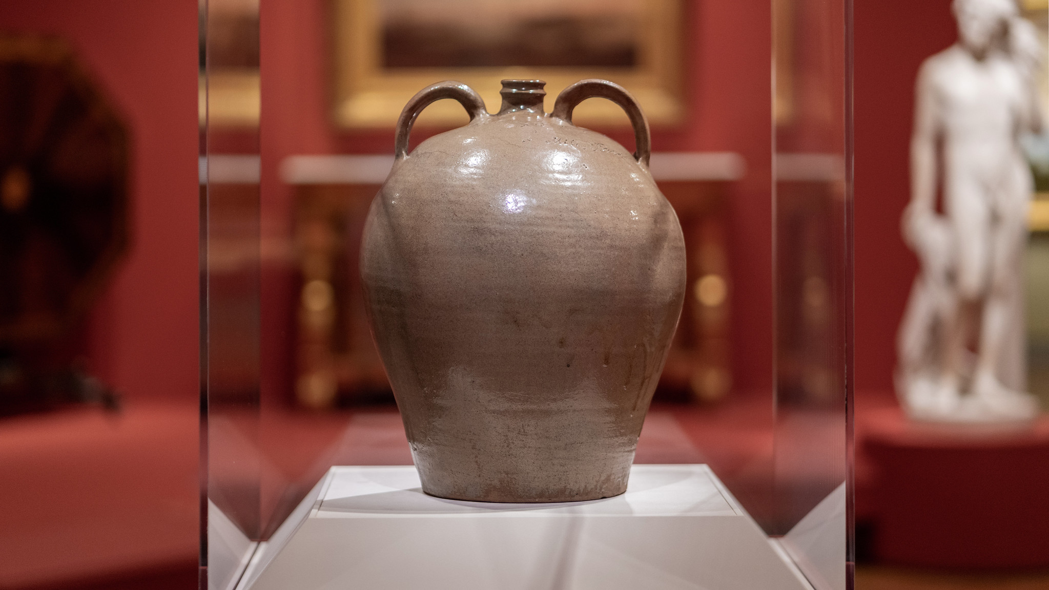 David Drake, Doubled-handled Jug (Lewis J. Miles Factory, Horse Creek Valley, Edgefield District, South Carolina), 1840, stoneware with alkaline glaze, 44.13 x 35.24 cm (Virginia Museum of Fine Arts; photo: Steven Zucker, CC BY-NC-SA 2.0)