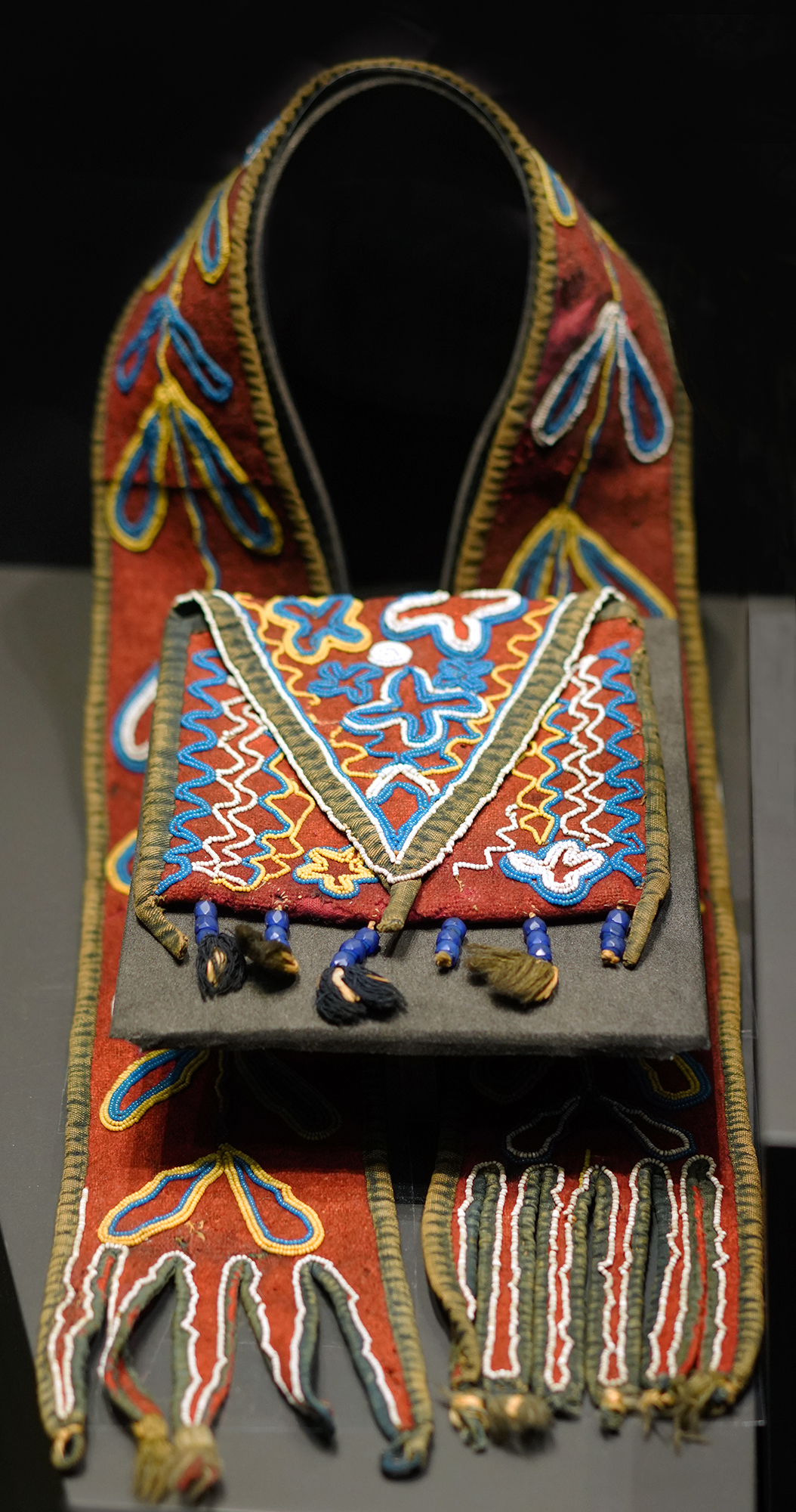 Bandolier bag, likely Delaware, wool, glass beads, cotton, fringe c. 1860 (The American Civil War Museum, photo: Steven Zucker, CC BY-NC-SA 2.0)