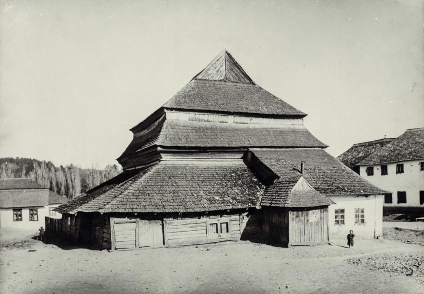 Gwoździec Synagogue, Ukraine, 1640s and 1731. Photographed by Alois Breyer, 1910-1913. Tel Aviv Museum of Art