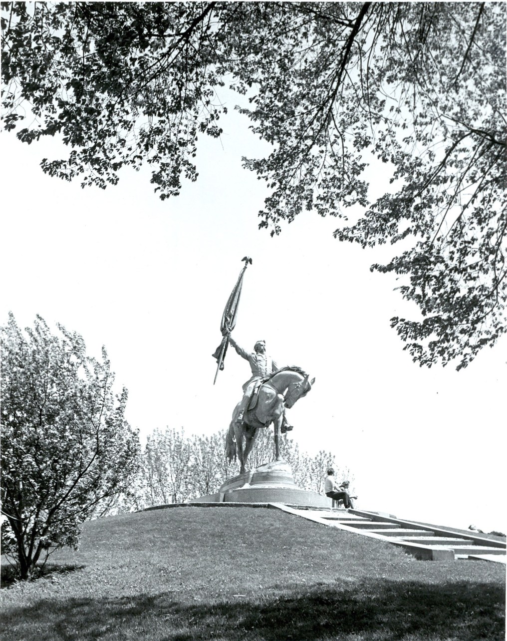 Augustus Saint-Gaudens and Alexander Phimister Proctor, <em>John Alexander Logan Monument</em>, 1897, bronze figure on a granite base atop of a grassy mound, Grant Park, Chicago, 60 x 80 x 200 feet (Chicago Park District)