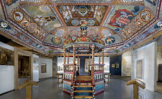 Installation of the reconstructed Gwoździec synagogue ceiling and bema in the POLIN Museum of the History of the Polish Jews, 2013, Handshouse Studio Wikimedia Commons)